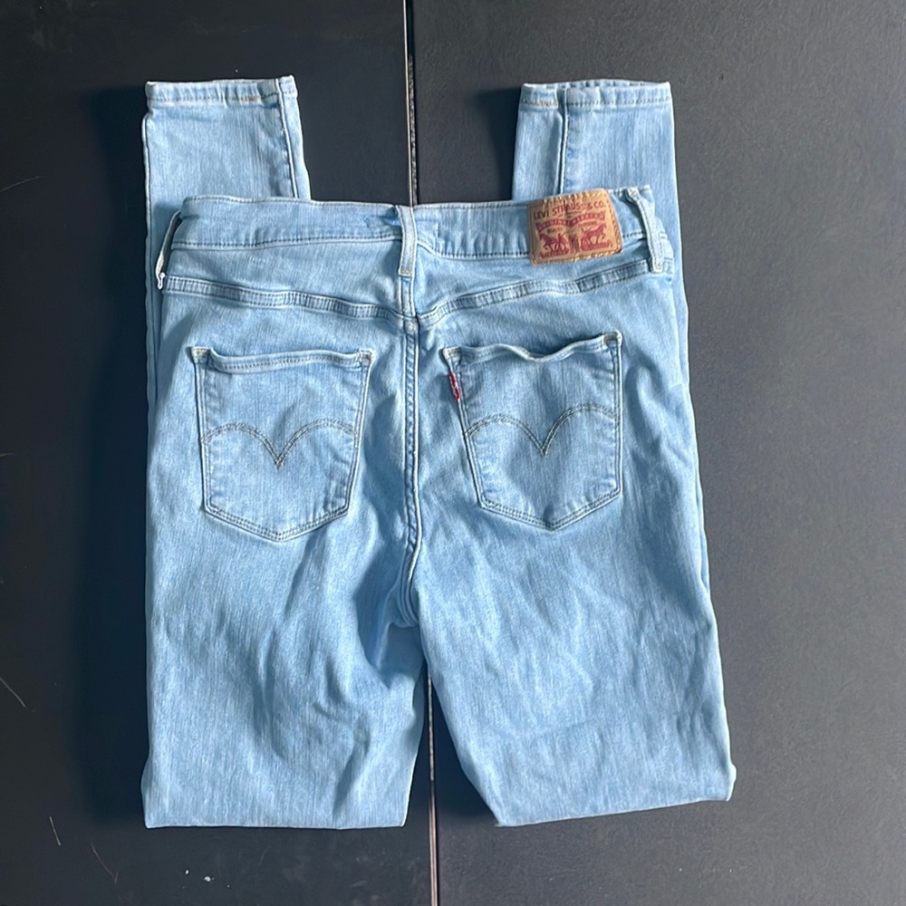 Levi’s skinny jeans 720 high rise super skinny size 28